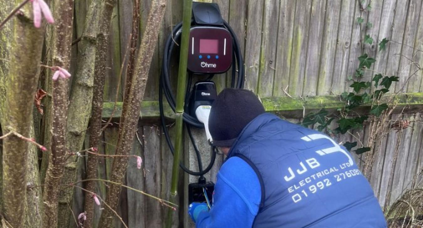 Can Two Electric Cars Share One Home Charger?