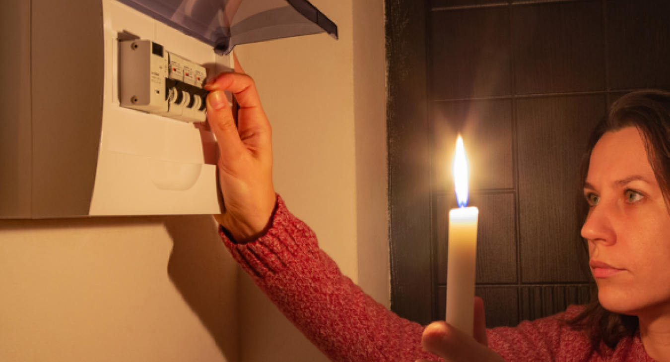 What Causes Intermittent Power Loss in Certain Rooms in Harlow?