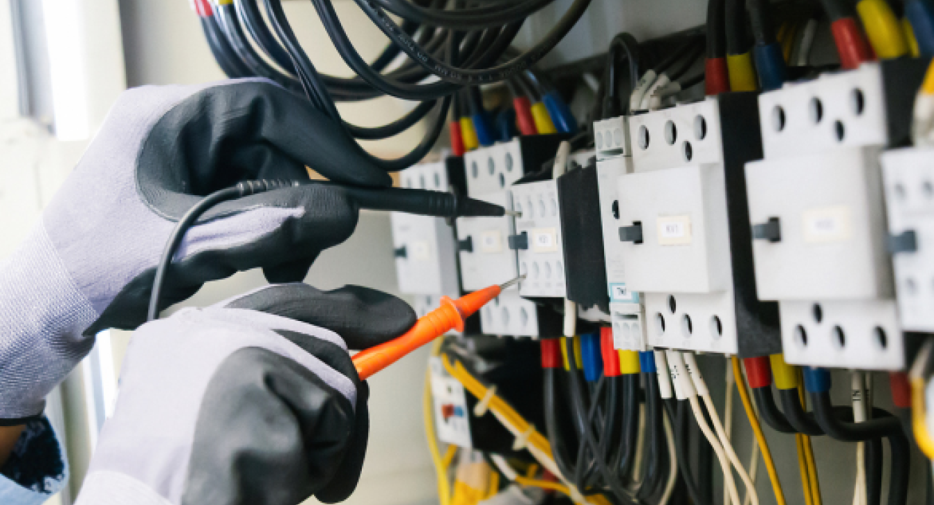 Why Does My Electricity Seem Worse at Certain Times of Day in Harlow?