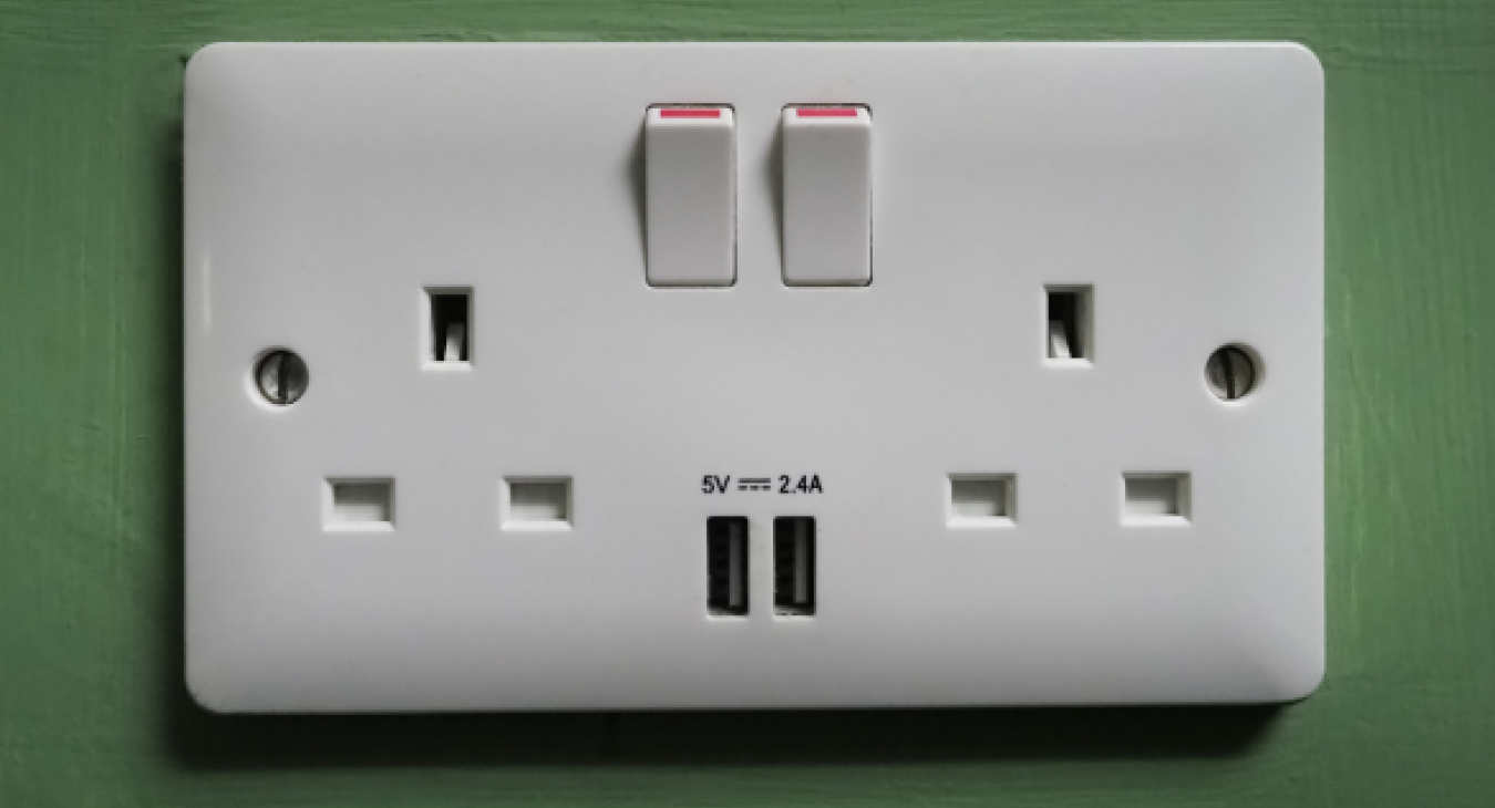 Why Are More UK Homes Running Out of Plug Sockets in 2026 Harlow Homeowners Are Feeling the Pressure